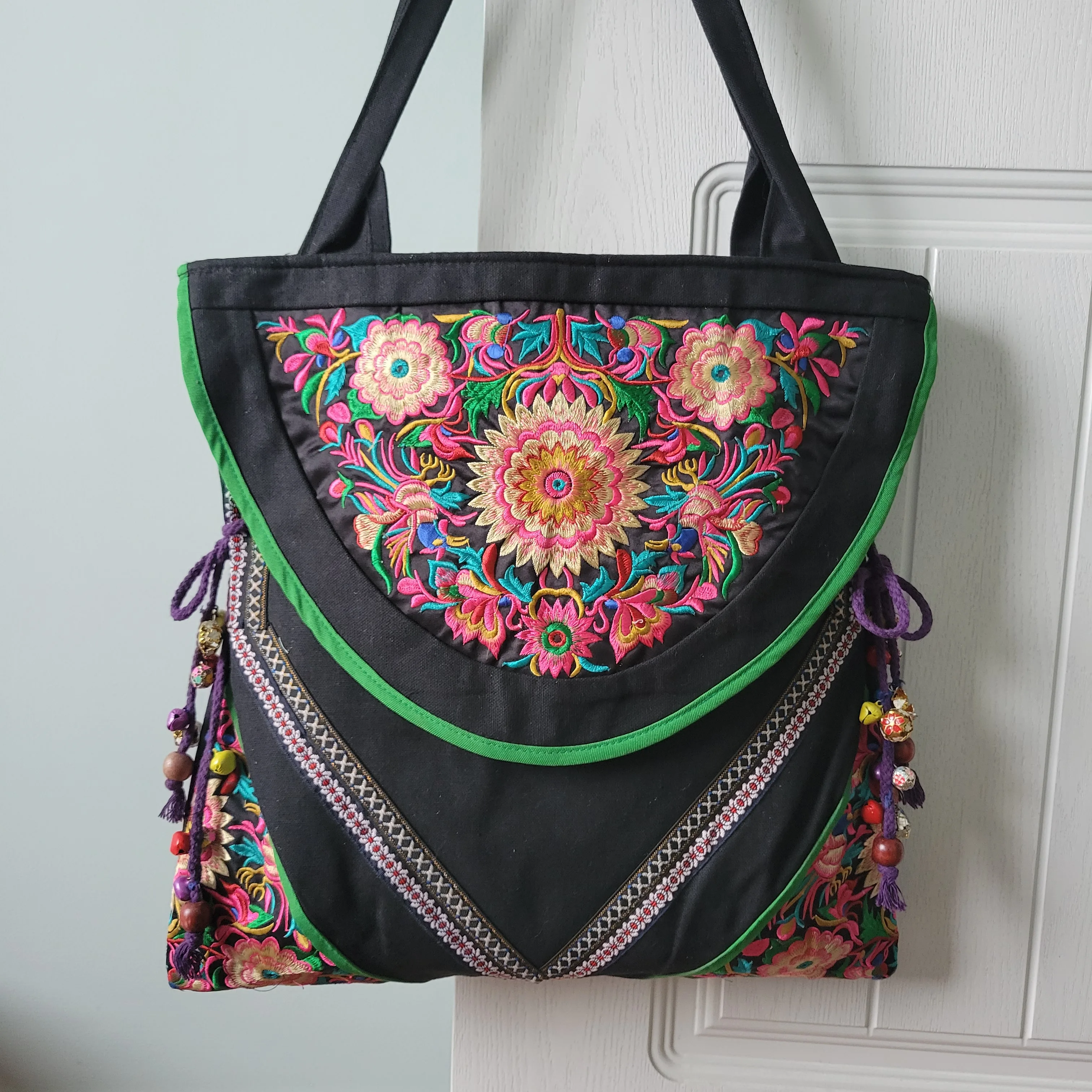 Bohemia canvas embroidery bags Ethnic hmong handmade beads accessories bags Vintage Trapeze bags Shoulder bag
Bohemia canvas embroidery bags Ethnic hmong handmade beads accessories bags Vintage Trapeze bags Shoulder bag