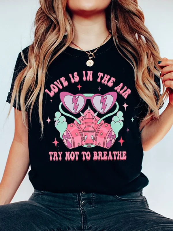

Футболка Love ls in The Air, попробуйте не дышать, слоган для влюбленных, новинка 2024, горячая распродажа, Voquish, рубашка на День святого Валентина, хлопковая газовая маска, футболка
