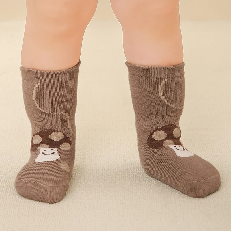 Children's cartoon baby bear autumn socks combed cotton boneless little kids loose cotton sock
Children's cartoon baby bear autumn socks combed cotton boneless little kids loose cotton sock