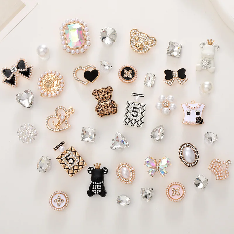 New Hot Xiaoxiangfeng Series Hole Shoe Charms Decorations Crystal Diamond Pearl Shoes Buckle DIY 3D Hole Shoe Accessories
New Hot Xiaoxiangfeng Series Hole Shoe Charms Decorations Crystal Diamond Pearl Shoes Buckle DIY 3D Hole Shoe Accessories