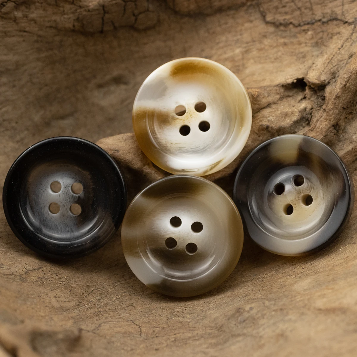 15mm-30mm Designer Wide Rim Resin Buttons for Clothing Suit Coat Sweater Horn Imitation Khaiki Black Brown High Quality
15mm-30mm Designer Wide Rim Resin Buttons for Clothing Suit Coat Sweater Horn Imitation Khaiki Black Brown High Quality