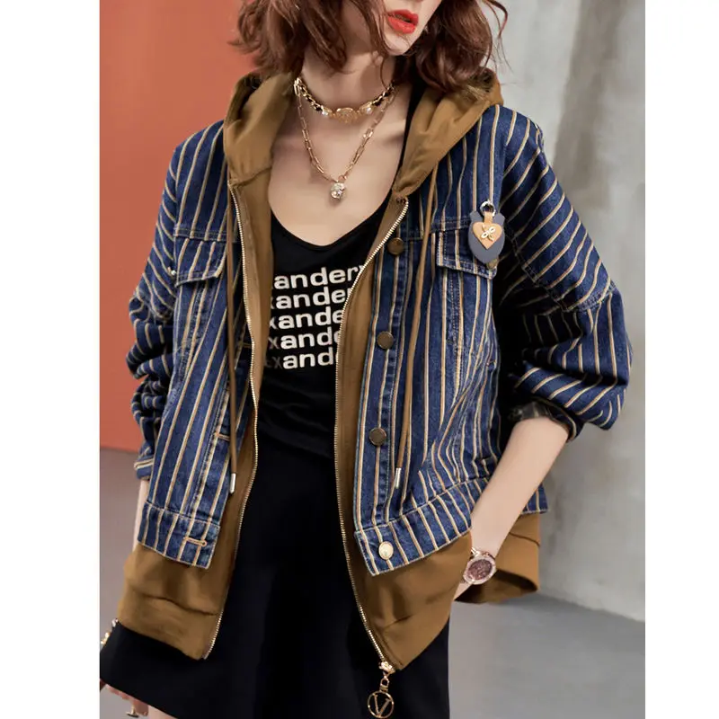 Hooded Fake Two Denim Jacket Women New Streetwear Loose Denim Short Coat Spring Autumn Jacket Korean Y2k Sweatshirt Vintage
Hooded Fake Two Denim Jacket Women New Streetwear Loose Denim Short Coat Spring Autumn Jacket Korean Y2k Sweatshirt Vintage