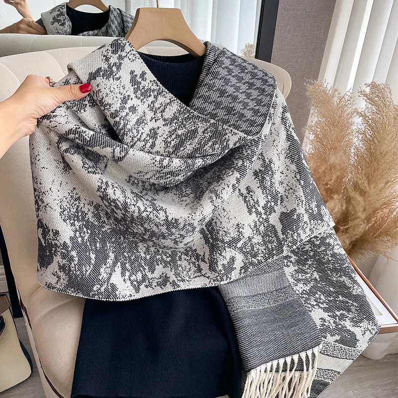 2023 Autumn and Winter New Luxury Design Scarf Women 180*65cm Keep Warm Double-side Imitated Cashmere Shawl Soft Long Scarf Lady
2023 Autumn and Winter New Luxury Design Scarf Women 180*65cm Keep Warm Double-side Imitated Cashmere Shawl Soft Long Scarf Lady