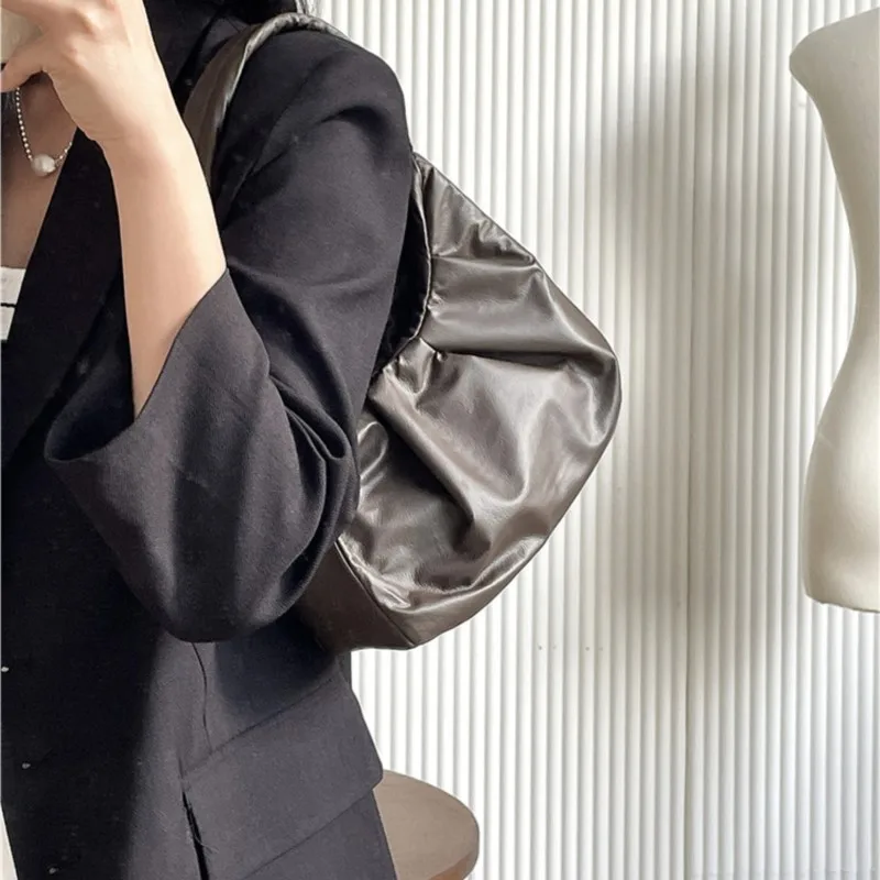 Trendy Vintage Underarm Bag Casual Women Fashion New Handbags Simple Versatile Designer Leather Shoulder Bag Luxury Solid Color
Trendy Vintage Underarm Bag Casual Women Fashion New Handbags Simple Versatile Designer Leather Shoulder Bag Luxury Solid Color
