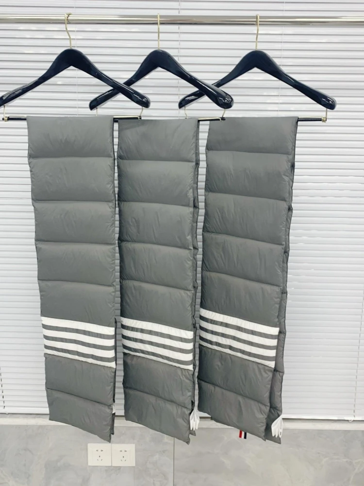New TB THOM Down Scarf Fashion Brand Claissc Striped Design Men Scarf High Quality Business Causal Navy Women Down Scarf
New TB THOM Down Scarf Fashion Brand Claissc Striped Design Men Scarf High Quality Business Causal Navy Women Down Scarf