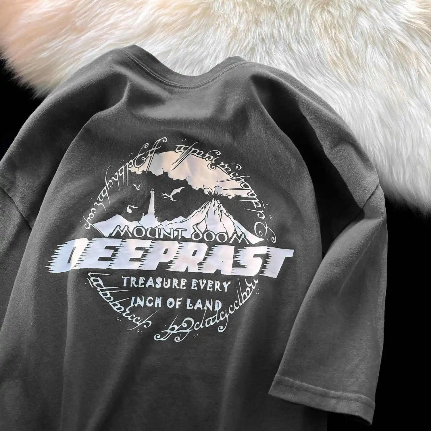 Hong Kong Style Retro Simple Snow Mountain Pure Cotton Short Sleeved T-shirt for Men and Women Oversize Summer Loose Couple Top
Hong Kong Style Retro Simple Snow Mountain Pure Cotton Short Sleeved T-shirt for Men and Women Oversize Summer Loose Couple Top