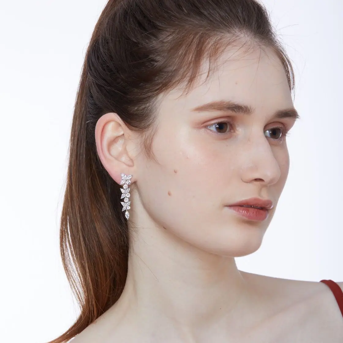 Romantic Styles Butterflies Shapes Ear Drops All Zircon Inlayed Fashion Jewelry Luxurious Earrings For Women
Romantic Styles Butterflies Shapes Ear Drops All Zircon Inlayed Fashion Jewelry Luxurious Earrings For Women