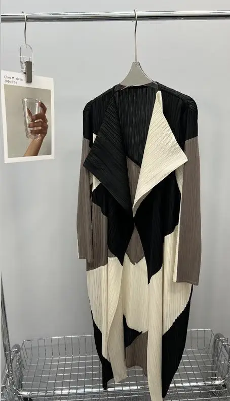 Pleated Color Matching Fashion High-end Women's Large Collar Long Sleeve Windbreaker 2023 New
Pleated Color Matching Fashion High-end Women's Large Collar Long Sleeve Windbreaker 2023 New