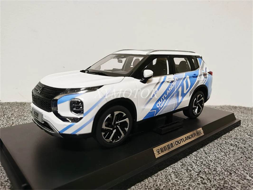 1/18 For Mitsubishi OUTLANDER SUV 2023 Diecast Model Car World Cup Anniversary Toys Gifts Display Collection Ornaments Display
1/18 For Mitsubishi OUTLANDER SUV 2023 Diecast Model Car World Cup Anniversary Toys Gifts Display Collection Ornaments Display