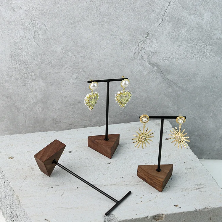 

Creative Triangle T-Pole Earrings Jewellery Shooting Props Walnut Ornaments Jewellery Display Stand