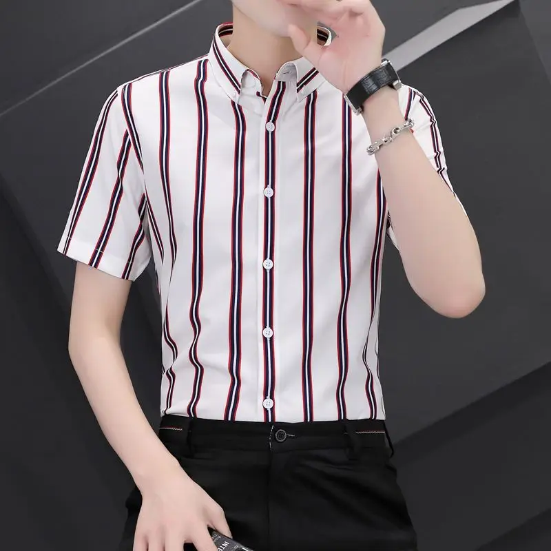 

2024 New Summer Casual Business Minimalist Lapel Vertical Stripe Non Ironing Wrinkle Resistant Short Sleeved Shirt for Men