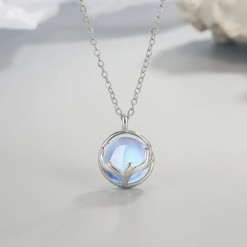 

GIOIO Yilu Has You Affordable Luxury Style Moonstone Pendant Niche Design Necklace for Birthdays and Valentine's Days Girlfriend