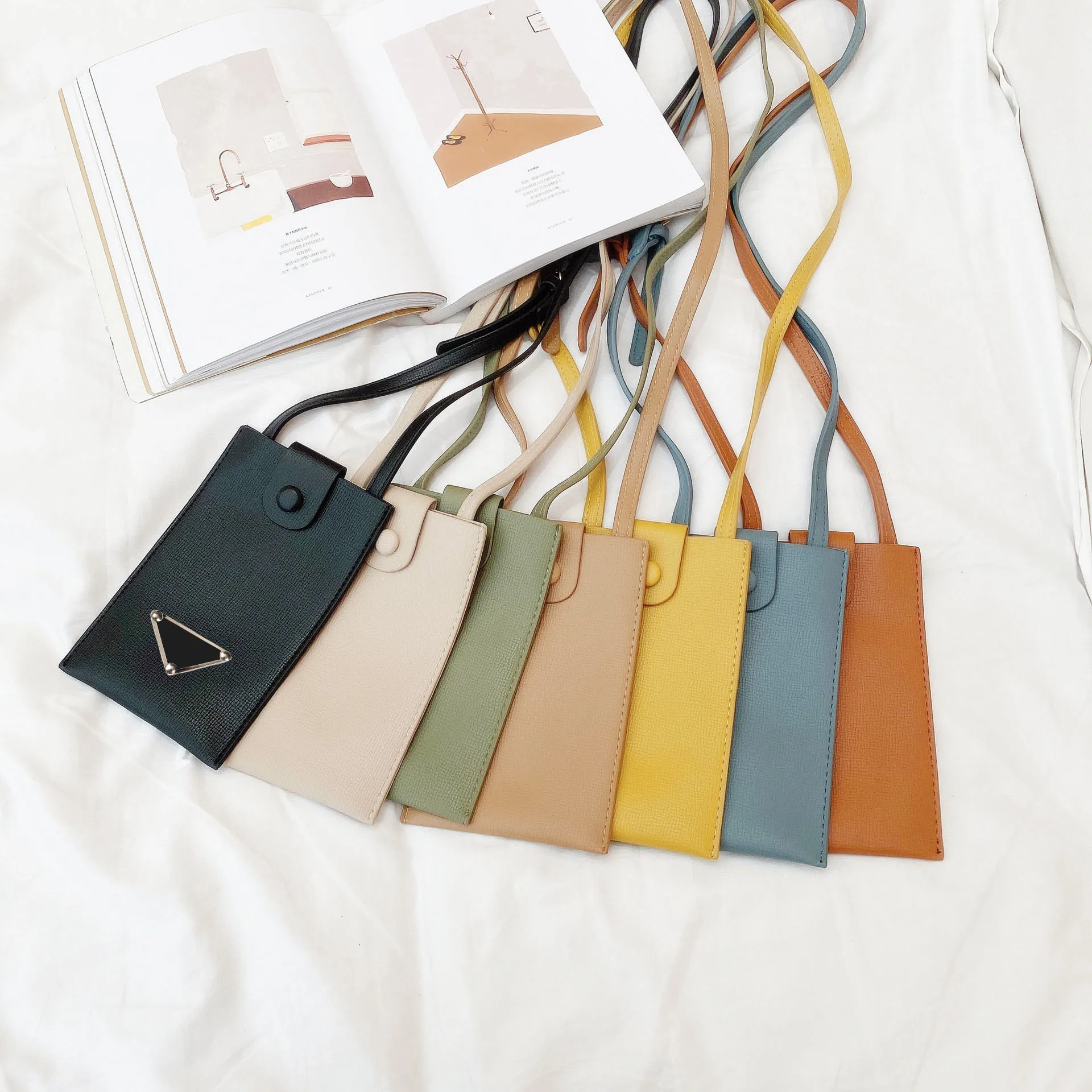 PD with logo Vertical mobile phone bag for women, small fresh casual shoulder crossbody bag, mini small bag
PD with logo Vertical mobile phone bag for women, small fresh casual shoulder crossbody bag, mini small bag