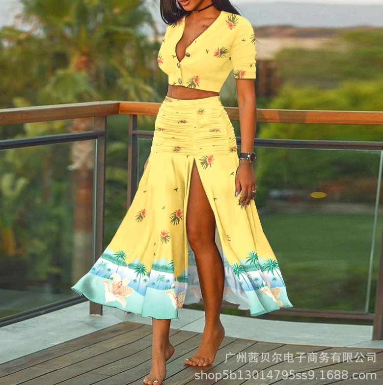 2024 Summer Fresh and Sweet Women's V-neck quarter sleeved short cardigan top set and high slit pleated skirt
2024 Summer Fresh and Sweet Women's V-neck quarter sleeved short cardigan top set and high slit pleated skirt