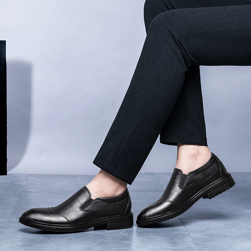 Men's business casual shoes, pointed toe low-top shoes, comfortable, breathable, lightweight loafers, large size men's shoes
Men's business casual shoes, pointed toe low-top shoes, comfortable, breathable, lightweight loafers, large size men's shoes