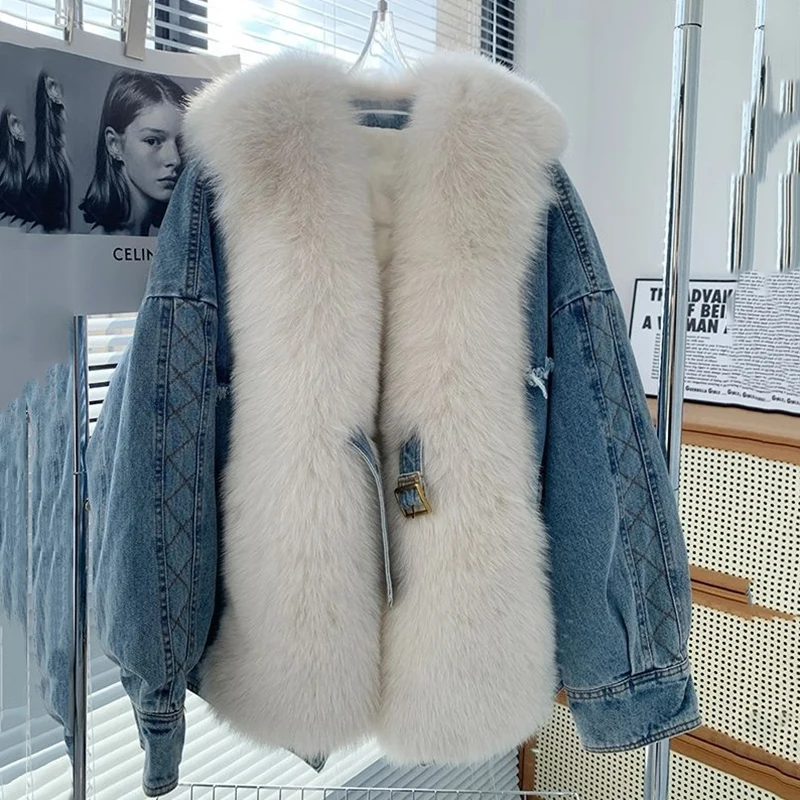 2023 New Winter Women Down Denim Jacket Large fur collar Coat High Quality Thick Soft Big Collar Short Warm Fashionable Parka
2023 New Winter Women Down Denim Jacket Large fur collar Coat High Quality Thick Soft Big Collar Short Warm Fashionable Parka