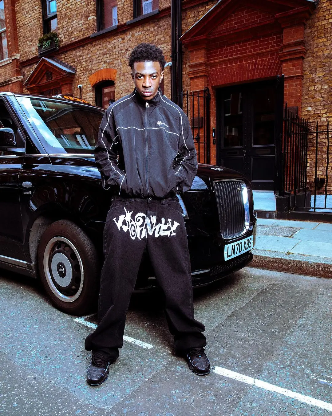 Y2K Mens Hip Hop Retro Graphic Embroidery Jeans Black Baggy Full Lenght Washed Jeans Fashion Wide Leg Straight Pants Streetwear
Y2K Mens Hip Hop Retro Graphic Embroidery Jeans Black Baggy Full Lenght Washed Jeans Fashion Wide Leg Straight Pants Streetwear