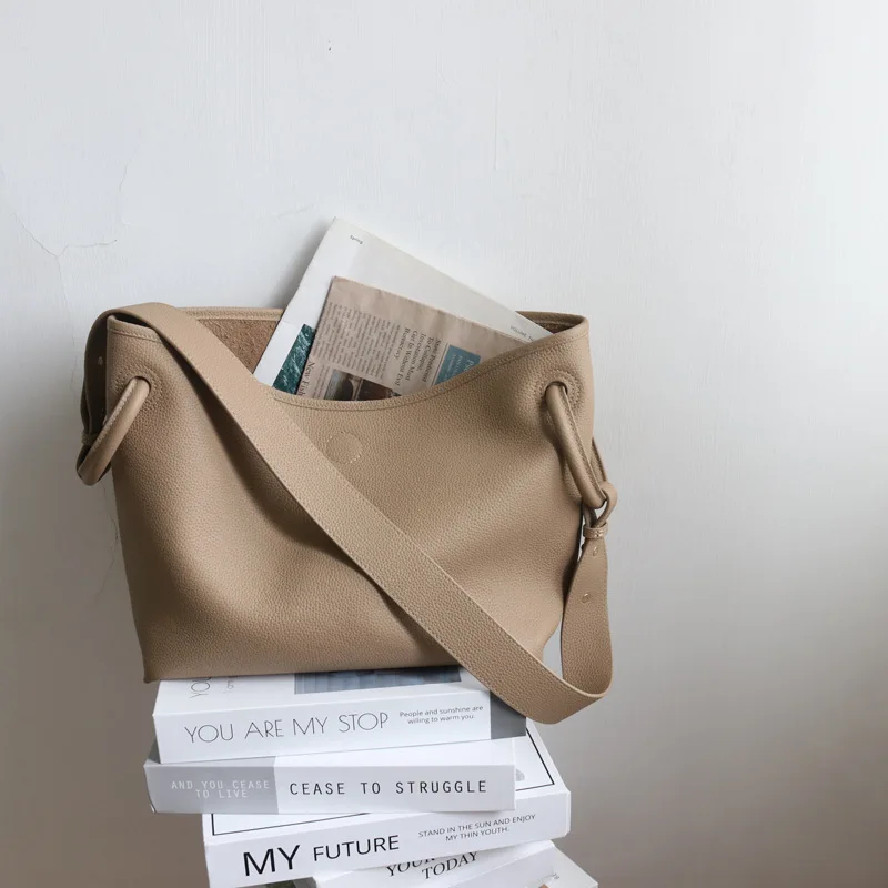 2023 Spring New Soft Top Layer Cowhide Brand Women Shoulder Bags Versatile Solid Color HandBags New Arrival Crossbody for Women 
2023 Spring New Soft Top Layer Cowhide Brand Women Shoulder Bags Versatile Solid Color HandBags New Arrival Crossbody for Women