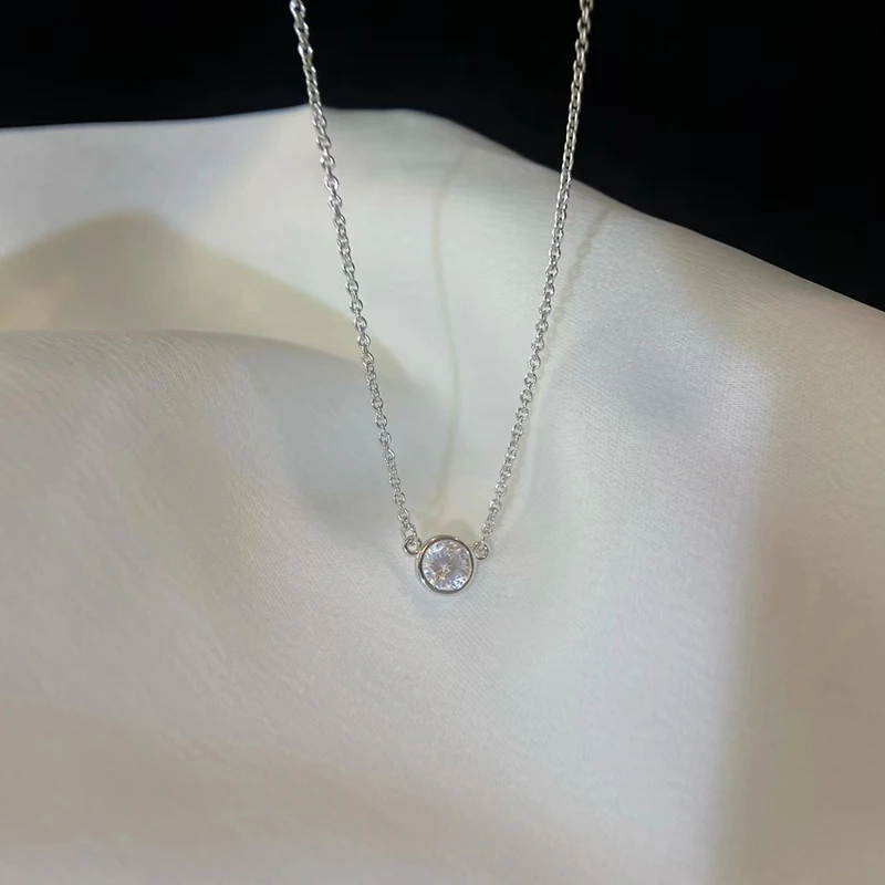 Simple and fashionable bubble zircon pendant necklace with original high quality logo exquisite women's holiday gift
Simple and fashionable bubble zircon pendant necklace with original high quality logo exquisite women's holiday gift