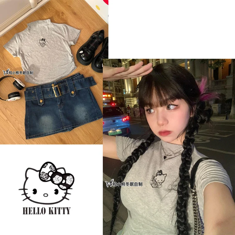 Летний новый костюм Sanrios Hellokittys с юбкой с коротким рукавом милый аниме милый мультяшный костюм для девушки облегающая футболка юбка Kawaii сексуальный Y2k стиль
Летний новый костюм Sanrios Hellokittys с юбкой с коротким рукавом милый аниме милый мультяшный костюм для девушки облегающая футболка юбка Kawaii сексуальный Y2k стиль