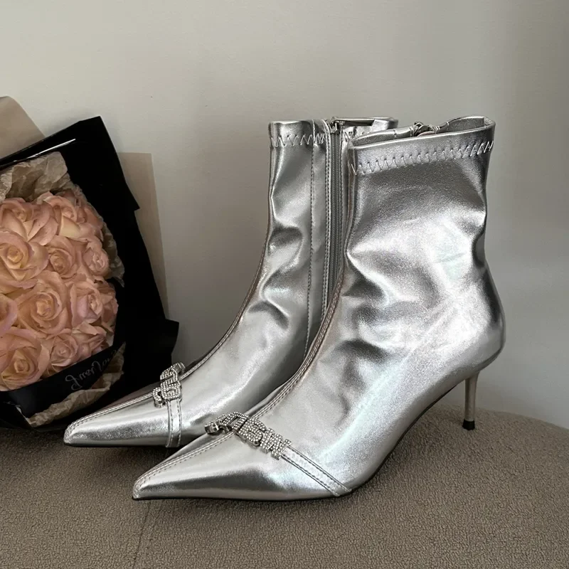 Street Style Diamond Crystal Ankle Boots Women Autumn Zipper Pointed Toe Thin Low Heels Chelsea Shoes for Women
Street Style Diamond Crystal Ankle Boots Women Autumn Zipper Pointed Toe Thin Low Heels Chelsea Shoes for Women