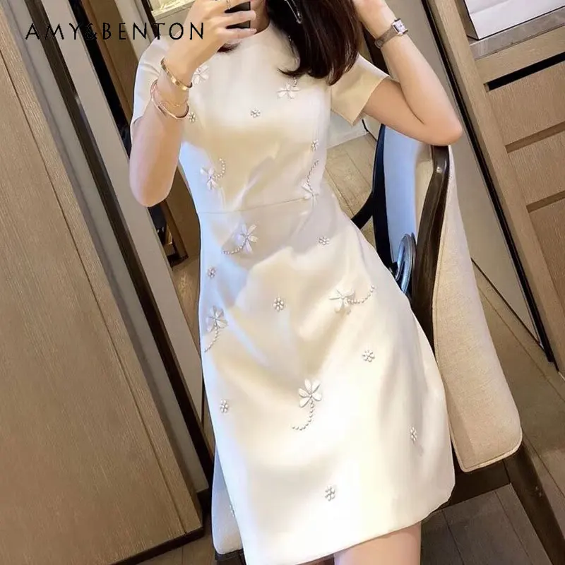 Summer 2023 New French Style White Clothes Elegant Fashion Dress Fitted Waist Sweet Short Sleeve Round Neck Midi Dress
Summer 2023 New French Style White Clothes Elegant Fashion Dress Fitted Waist Sweet Short Sleeve Round Neck Midi Dress