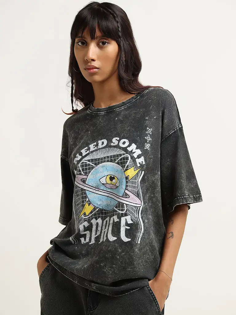Fashionable oversized retro washed T-shirt for men and women, old washed personalized clothing, round neck, casual and comfortab
Fashionable oversized retro washed T-shirt for men and women, old washed personalized clothing, round neck, casual and comfortab