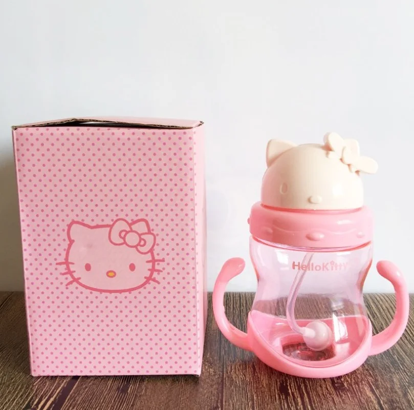 Kawaii Sanrioed Anime Cartoon series HelloKitty cute fashion child leak proof Anti-drop Portable straw Double handle kettle
Kawaii Sanrioed Anime Cartoon series HelloKitty cute fashion child leak proof Anti-drop Portable straw Double handle kettle