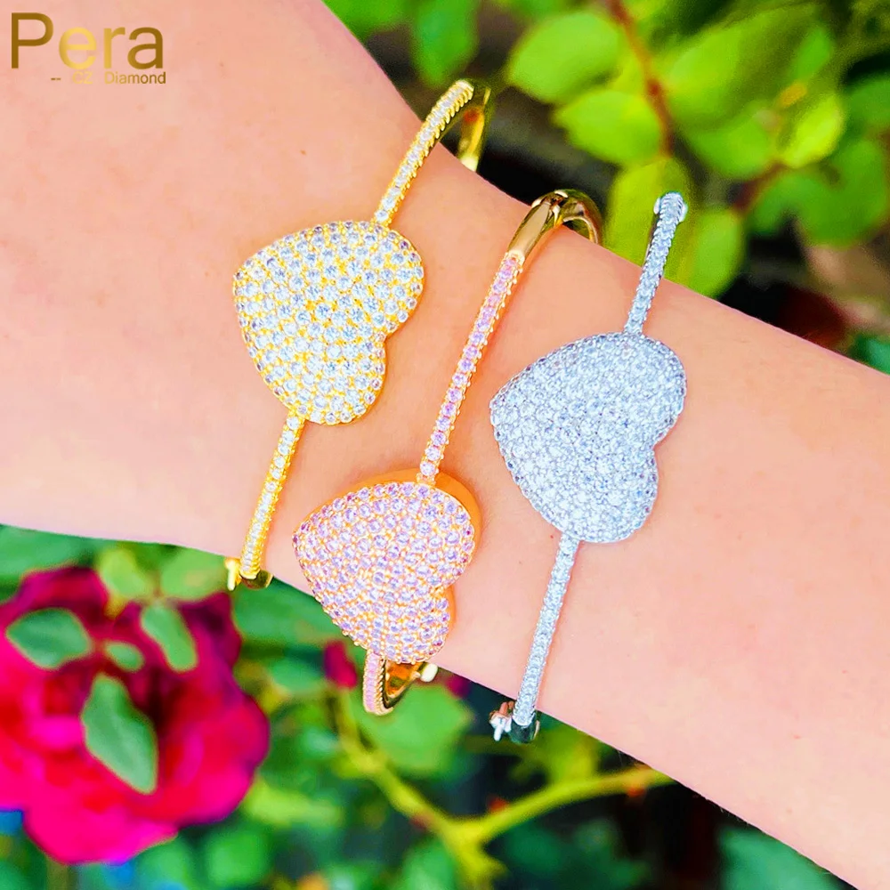 Pera Trendy Micro Full White Cubic Zirconia Pave Large Heart Charm Round Bangles for Bridal Wedding Dinner Party Jewelry Z068
Pera Trendy Micro Full White Cubic Zirconia Pave Large Heart Charm Round Bangles for Bridal Wedding Dinner Party Jewelry Z068