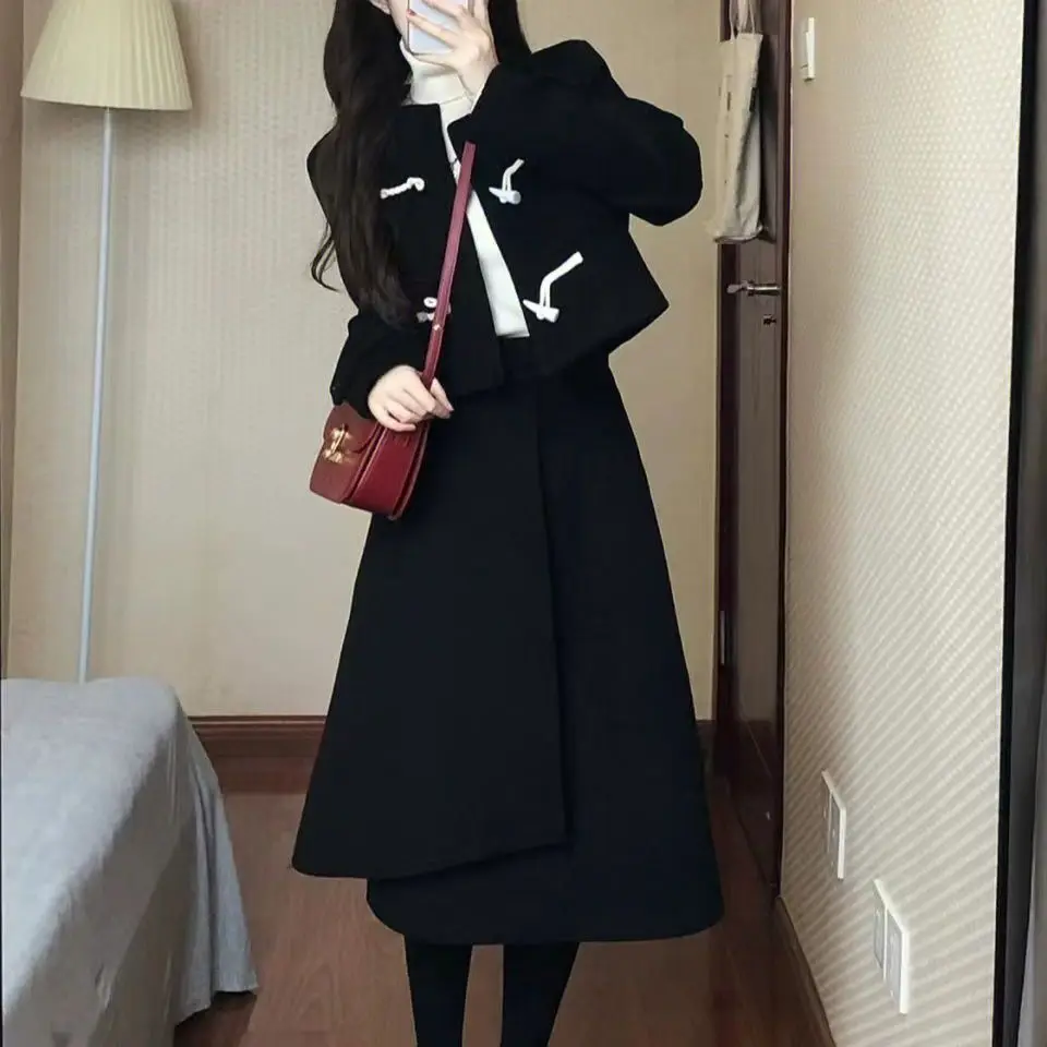 UNXX Chic 2 Piece Dress and Skirt Set, Minimalist Premium Horn Button Coat + Black Tweed Coat Casual Style Female Office Lady
UNXX Chic 2 Piece Dress and Skirt Set, Minimalist Premium Horn Button Coat + Black Tweed Coat Casual Style Female Office Lady