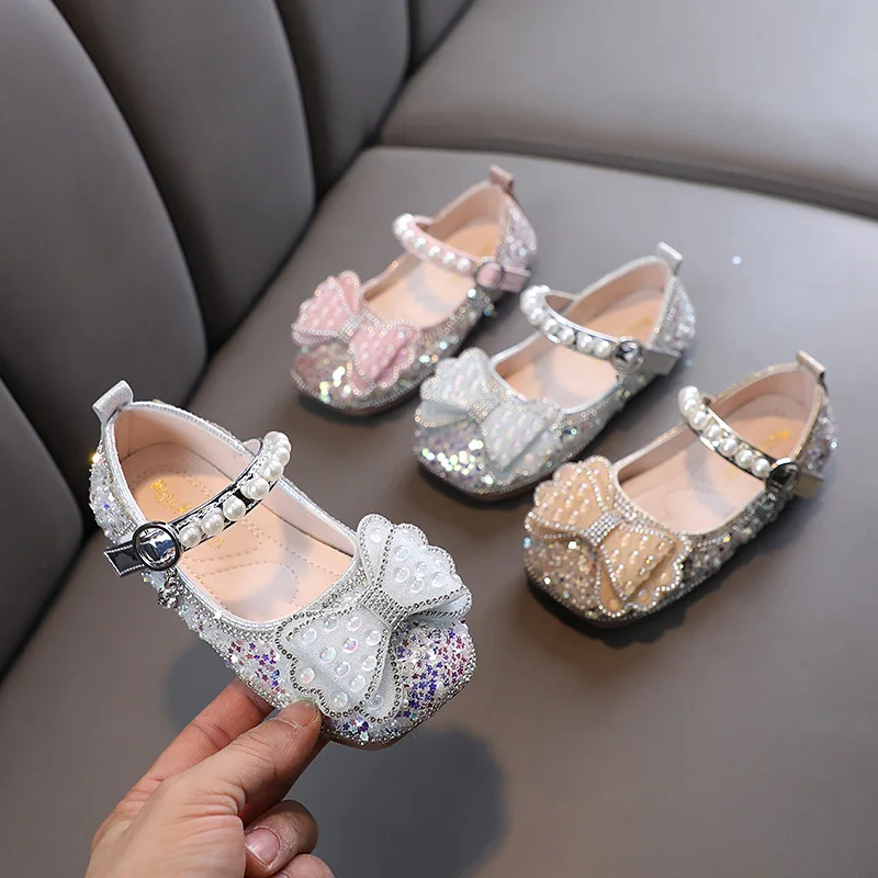 Girls' New Water Diamond Shiny Pearl Bow Soft Sole Dance Princess Performance Shoes Children's Shallow Mouth Leather Shoes 
Girls' New Water Diamond Shiny Pearl Bow Soft Sole Dance Princess Performance Shoes Children's Shallow Mouth Leather Shoes