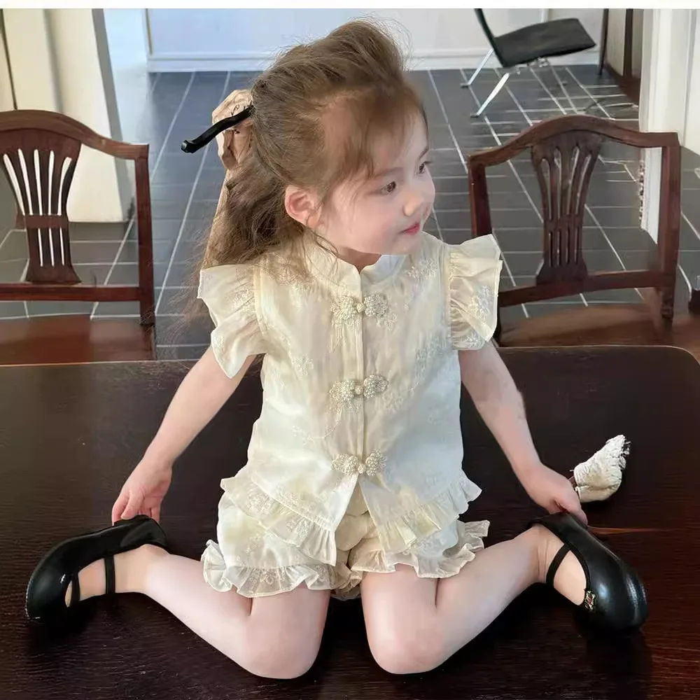 Korean Summer Baby Girls 2PCS Clothes Set Flying Sleeve Single Breasted Brief Tops Elastic Waist Shorts Suit Kid Girls Outfits
Korean Summer Baby Girls 2PCS Clothes Set Flying Sleeve Single Breasted Brief Tops Elastic Waist Shorts Suit Kid Girls Outfits