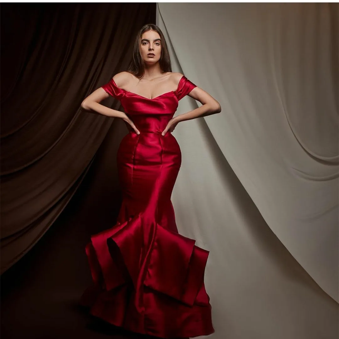 Elegant Long Red Off Shoulder Evening Dresses فساتين السهرة Mermaid Floor Length Ruffled Prom Dress Robe de soirée for Women
Elegant Long Red Off Shoulder Evening Dresses فساتين السهرة Mermaid Floor Length Ruffled Prom Dress Robe de soirée for Women