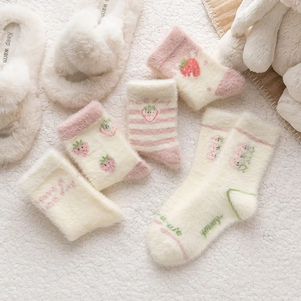 Warm Sweet Wool Strawberry English Alphabet Plush Cotton Socks Women Short Socks Japanese Style Socks Hosiery
Warm Sweet Wool Strawberry English Alphabet Plush Cotton Socks Women Short Socks Japanese Style Socks Hosiery
