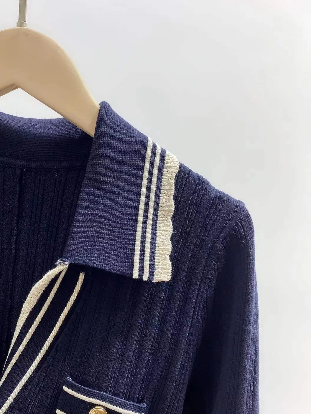 Women Slim Robe Contrast Color Long Sleeve Turn-Down Collar Elastic Waist Single Breasted Female Elegant Midi Dress
Women Slim Robe Contrast Color Long Sleeve Turn-Down Collar Elastic Waist Single Breasted Female Elegant Midi Dress