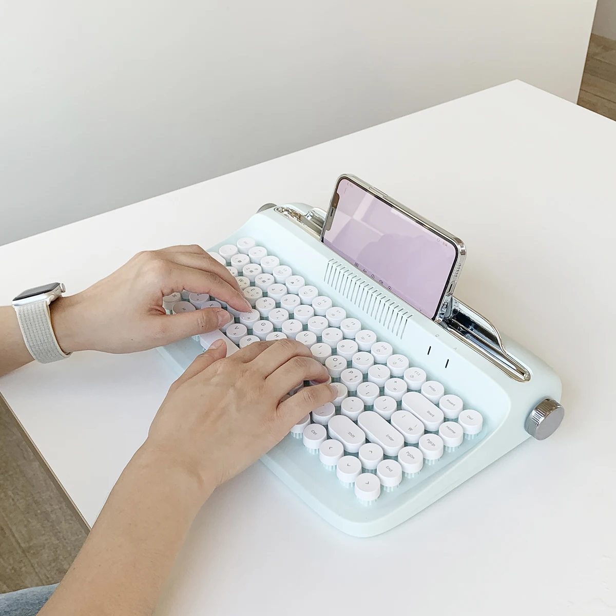 Wireless Keyboard Retro Mobile Phone External Keyboard iPad for Apple Samsung Tablet Universal Bluetooth Keyboard Girl Cute
Wireless Keyboard Retro Mobile Phone External Keyboard iPad for Apple Samsung Tablet Universal Bluetooth Keyboard Girl Cute