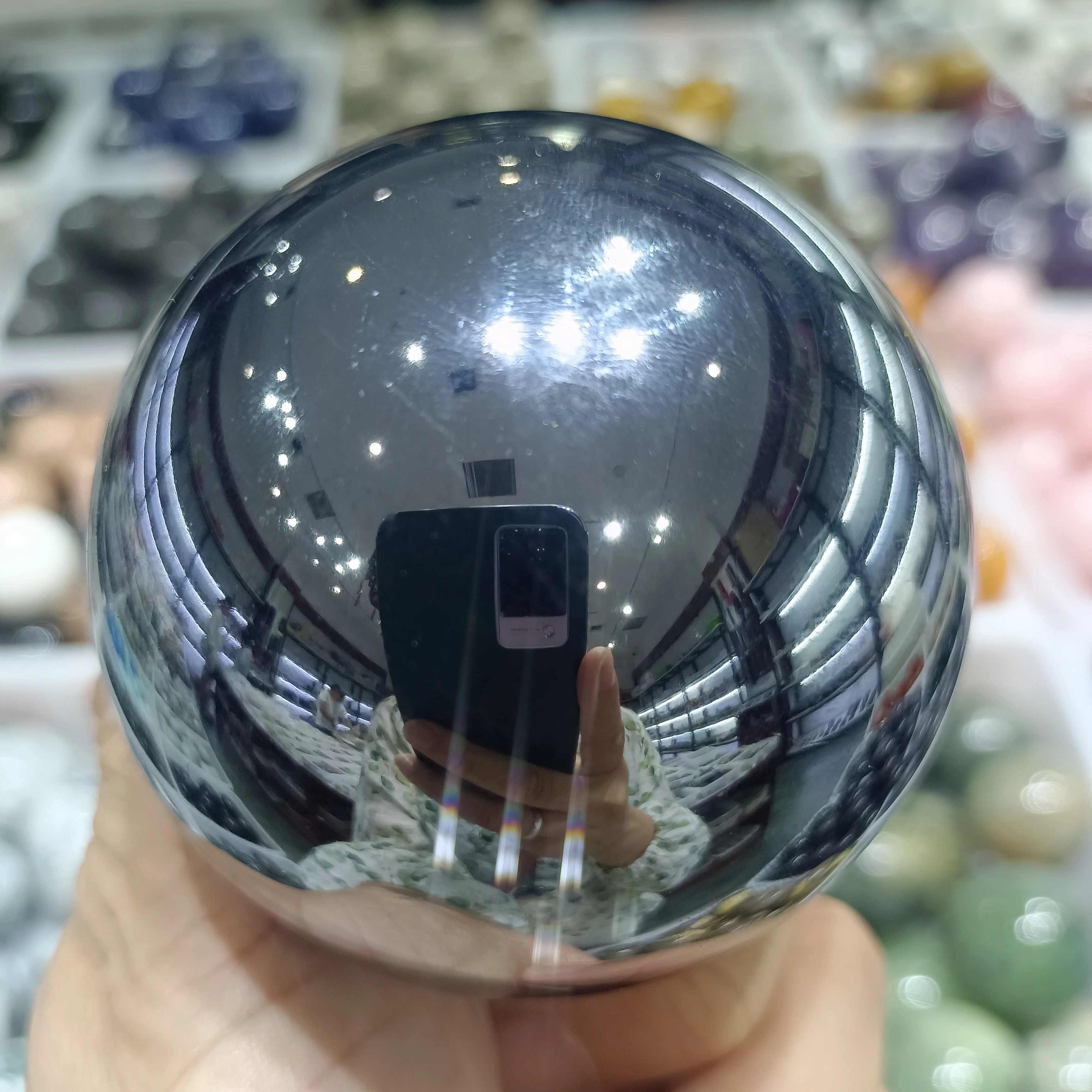 Natural Titanium Hertz Stone Ball Hand Polished Crystal Energy Ore Home Office Decoration Craft Gifts Mineral Ornaments 
Natural Titanium Hertz Stone Ball Hand Polished Crystal Energy Ore Home Office Decoration Craft Gifts Mineral Ornaments