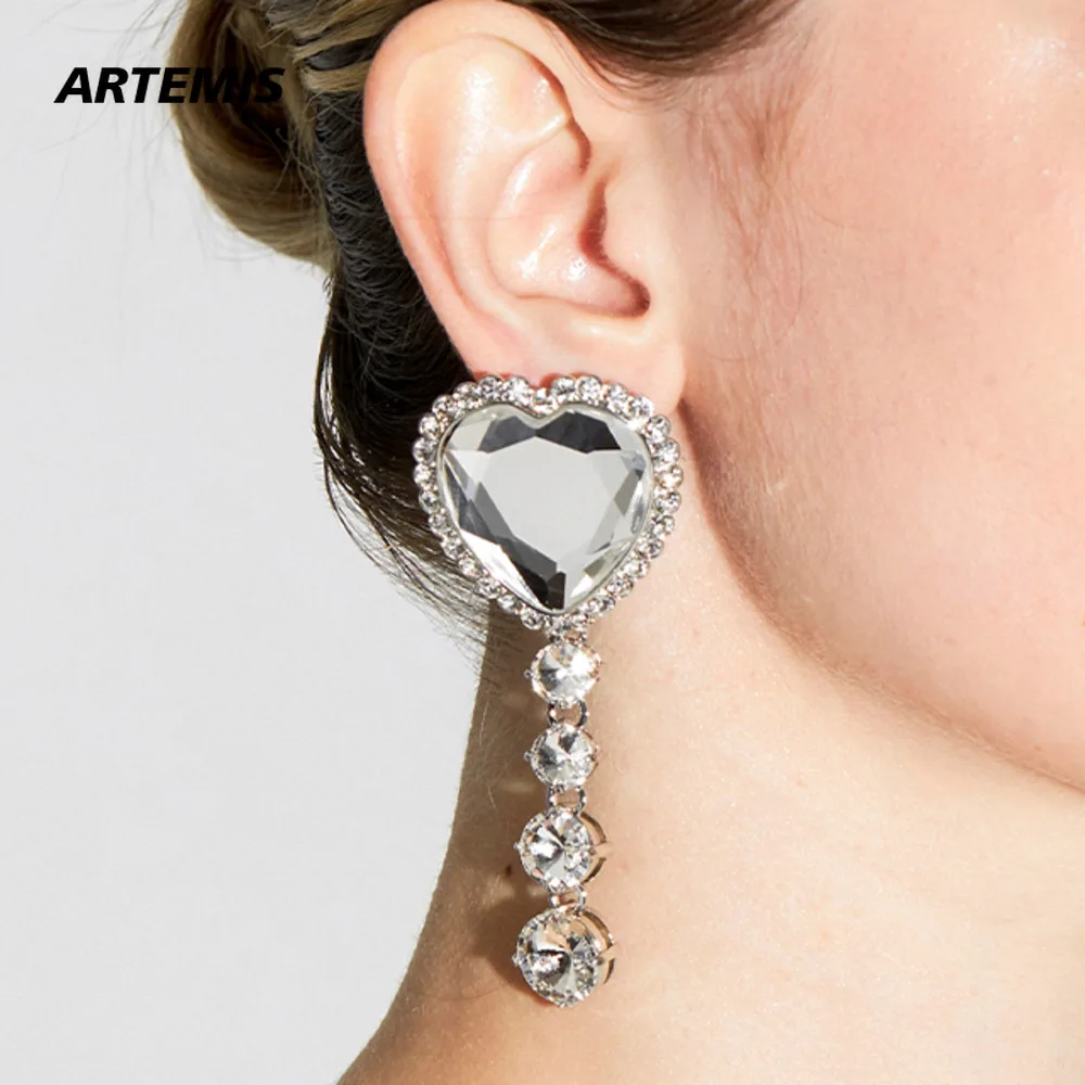 Europe Designer Brand Crystal Heart Exaggerated Earrings Big Ear Clip Women Luxury Jewelry Trend
Europe Designer Brand Crystal Heart Exaggerated Earrings Big Ear Clip Women Luxury Jewelry Trend