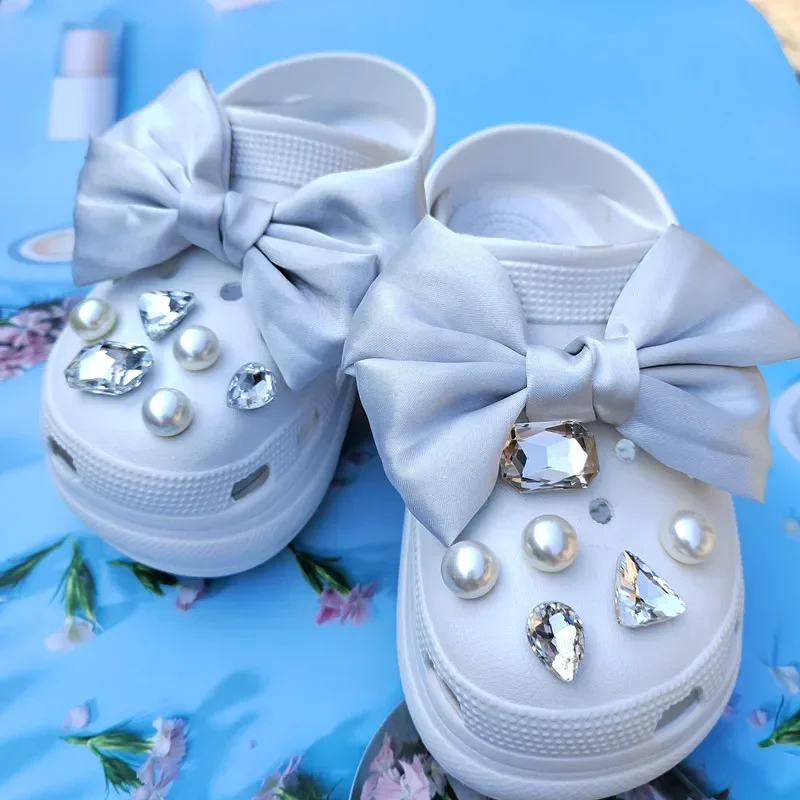 Hot sales shoes Charms For DIY Camellia Flower Pearl Diamond Bow Decoration Buckle For Shoe Accessories Party Girls Gift
Hot sales shoes Charms For DIY Camellia Flower Pearl Diamond Bow Decoration Buckle For Shoe Accessories Party Girls Gift