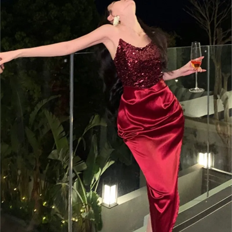 Hepburn style satin Burgundy sequined women's slim-fit hip invisible strap dress
Hepburn style satin Burgundy sequined women's slim-fit hip invisible strap dress