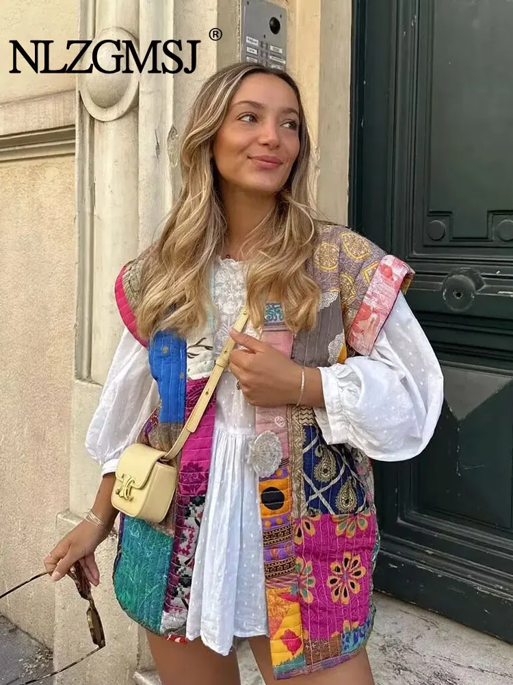 Женский жилет с контрастным принтом, без рукавов
Женский жилет с контрастным принтом, без рукавов