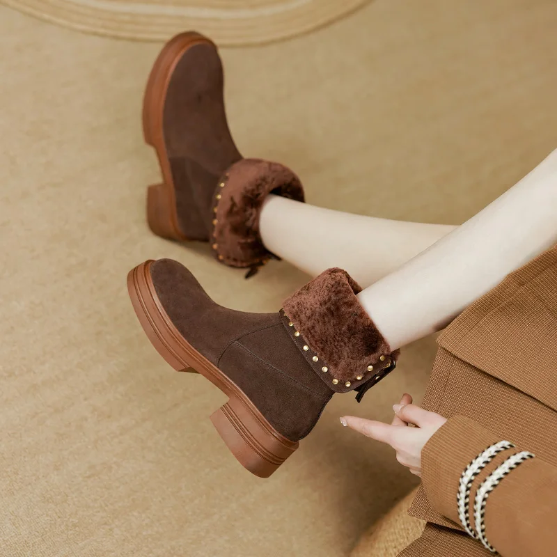 2022 new European Russia winter boots natural leather warm snow boots 22-24.5cm cowhide suede+wool rivet back zip wool boots
2022 new European Russia winter boots natural leather warm snow boots 22-24.5cm cowhide suede+wool rivet back zip wool boots