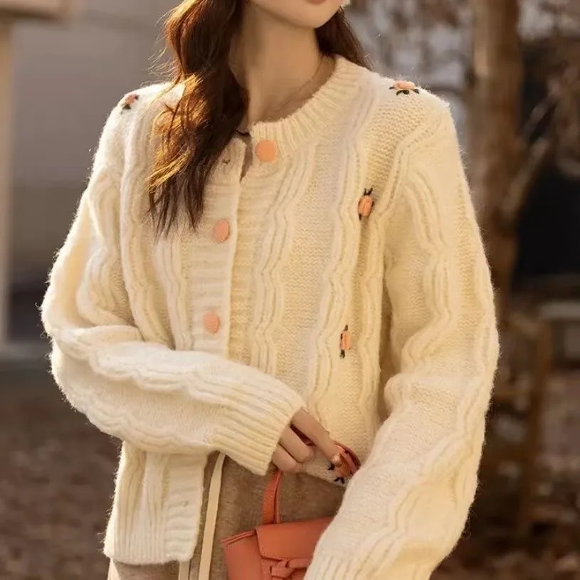 

Женский короткий вязаный кардиган ZARSAFLY, трикотажный свитер с круглым вырезом и длинными рукавами, с цветочной вышивкой в Корейском стиле, 3 цвета, на осень и зиму