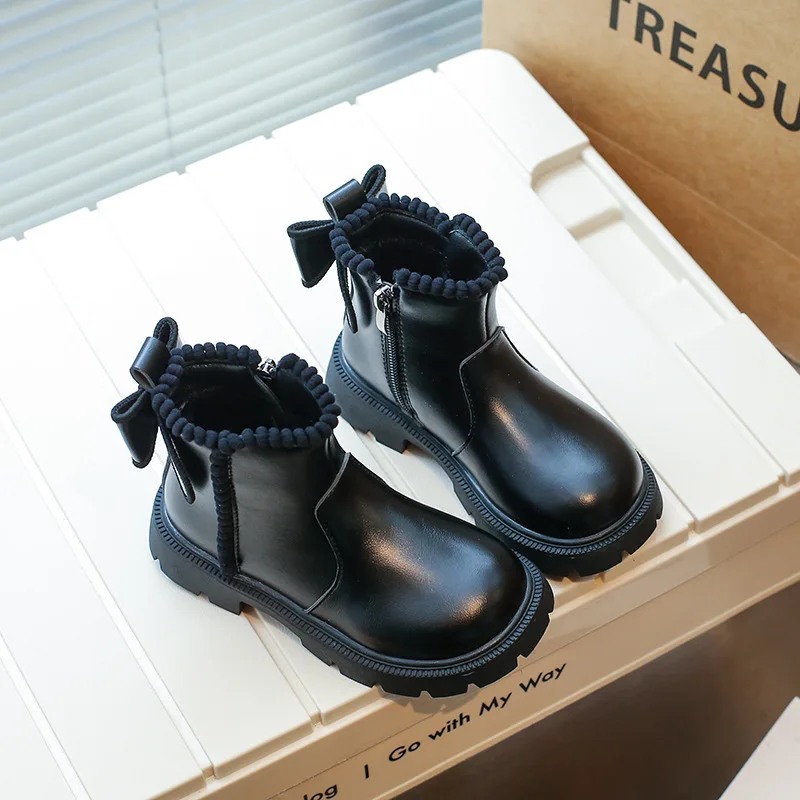 Children's Martern Boots 2024 New Autumn/Winter Girls' Shoes Plush Short Boots Women's Big Bow Warm Leather Boots Princess Boots
Children's Martern Boots 2024 New Autumn/Winter Girls' Shoes Plush Short Boots Women's Big Bow Warm Leather Boots Princess Boots