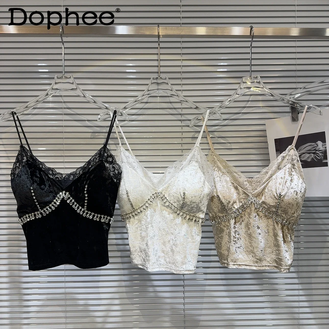 Sexy Socialite Rhinestone Beaded Camisole Female 2023 Autumn Winter New Velvet Lace Edge Chest Pad Crop Tops Tank Top Women
Sexy Socialite Rhinestone Beaded Camisole Female 2023 Autumn Winter New Velvet Lace Edge Chest Pad Crop Tops Tank Top Women