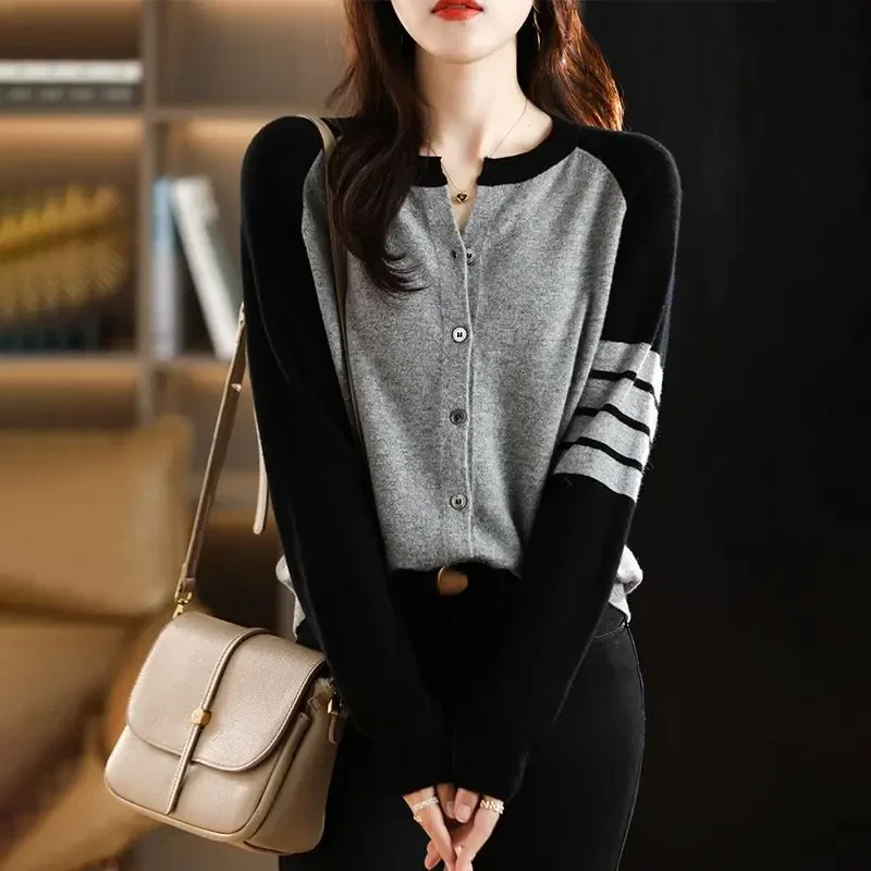 Fashion Spliced Button Loose Casual Shirts Female Clothing 2023 Autumn Winter Oversized All-match Cardigan Commute Blouses
Fashion Spliced Button Loose Casual Shirts Female Clothing 2023 Autumn Winter Oversized All-match Cardigan Commute Blouses