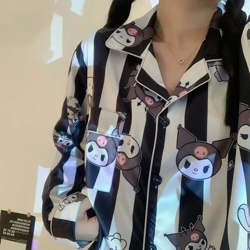 Kawaii женские пижамы Sanrio Kuromi Cinnamoroll HelloKittys мультфильм непринужденный ледяной Шелковый пижамный комплект Домашняя одежда подарок для девочек
Kawaii женские пижамы Sanrio Kuromi Cinnamoroll HelloKittys мультфильм непринужденный ледяной Шелковый пижамный комплект Домашняя одежда подарок для девочек