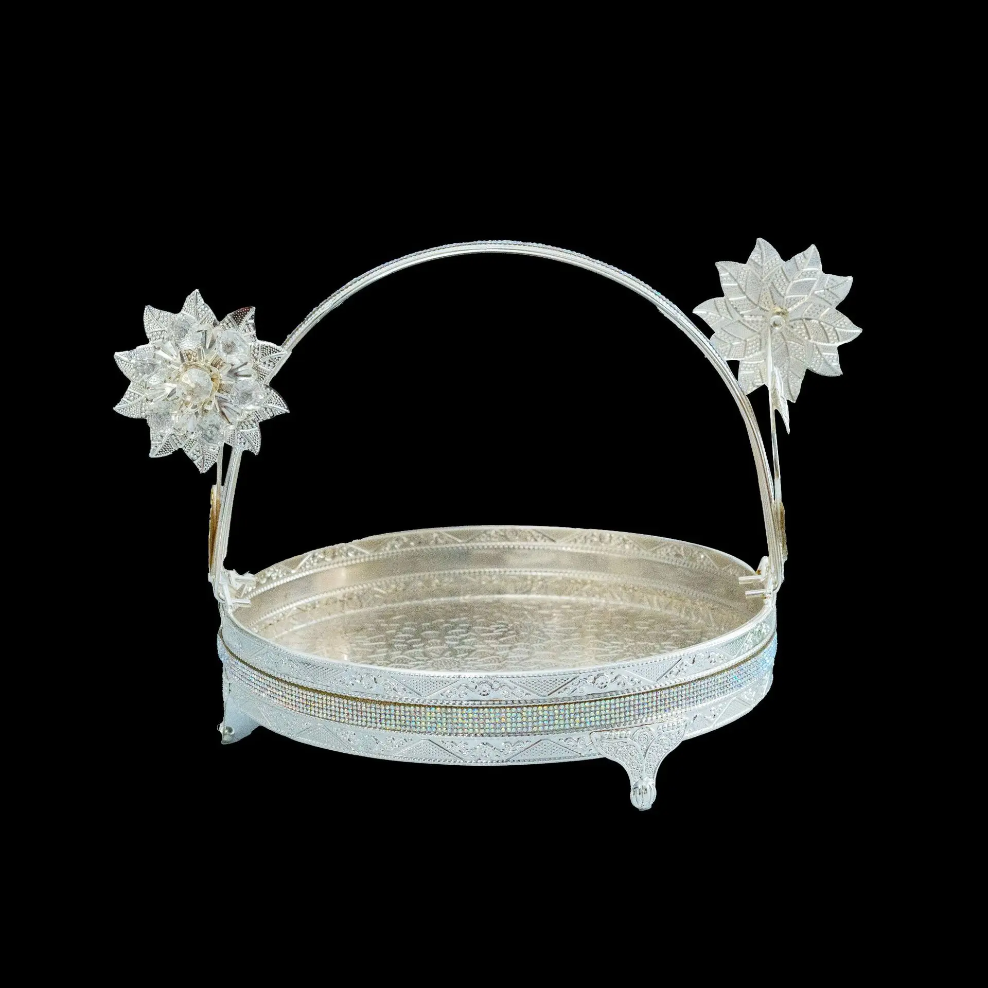 European classic fruit basket glass ornaments Exquisite and practical silver living room table table creative plating decoration
European classic fruit basket glass ornaments Exquisite and practical silver living room table table creative plating decoration