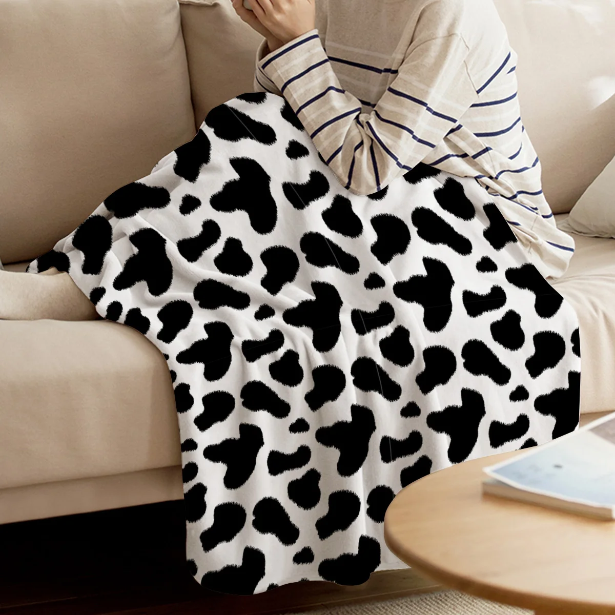 Cow Pattern Blanket Fluffy Soft Cozy Flannel Throw Blankets Lightweight Warm Plush for Bed Sofa Bedspread Camping Travel Cover
Cow Pattern Blanket Fluffy Soft Cozy Flannel Throw Blankets Lightweight Warm Plush for Bed Sofa Bedspread Camping Travel Cover