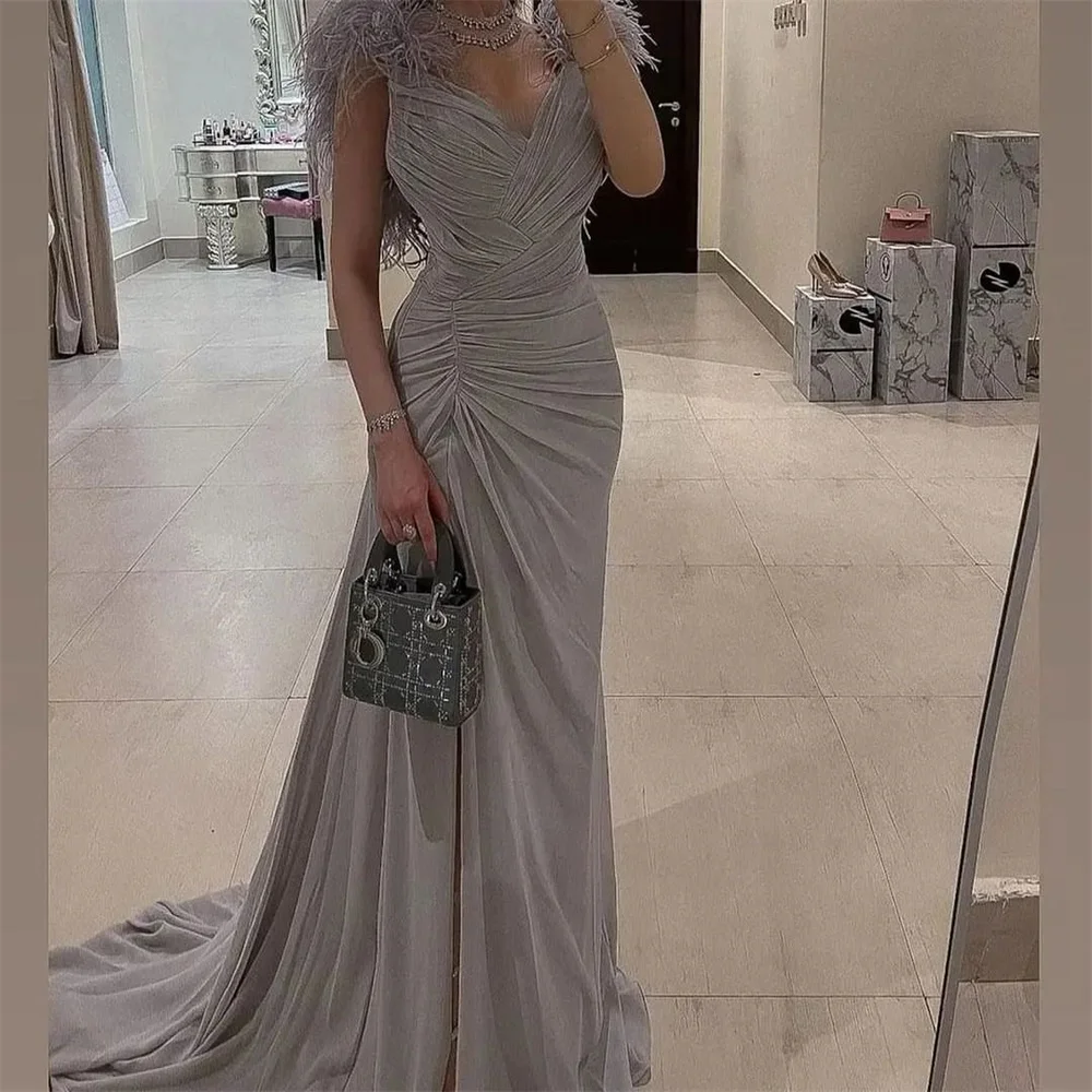 GIOIO Luxury Feather Mermaid Evening Dress V-Neck Sleeveless Pleated Saudi Arabian Ball Dress Wedding Dress 2023
GIOIO Luxury Feather Mermaid Evening Dress V-Neck Sleeveless Pleated Saudi Arabian Ball Dress Wedding Dress 2023